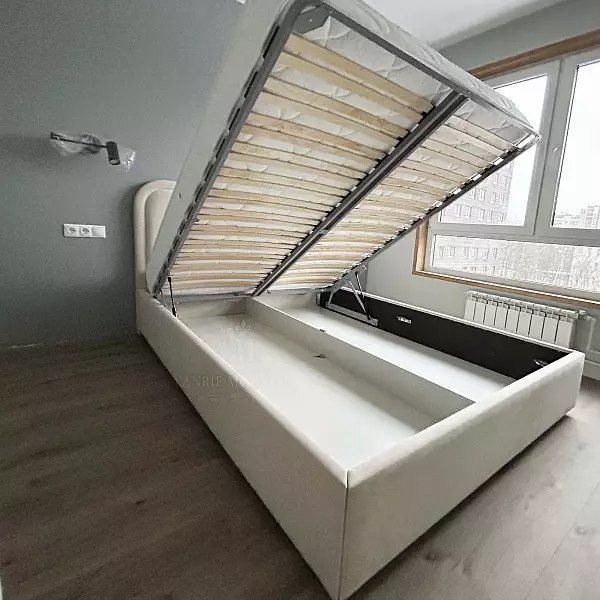 кровать с подъемным механизмом