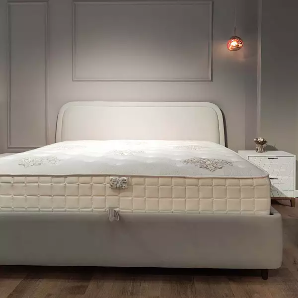 кровать минимализм